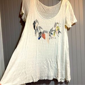 Free People white t-shirt, feather print. Medium